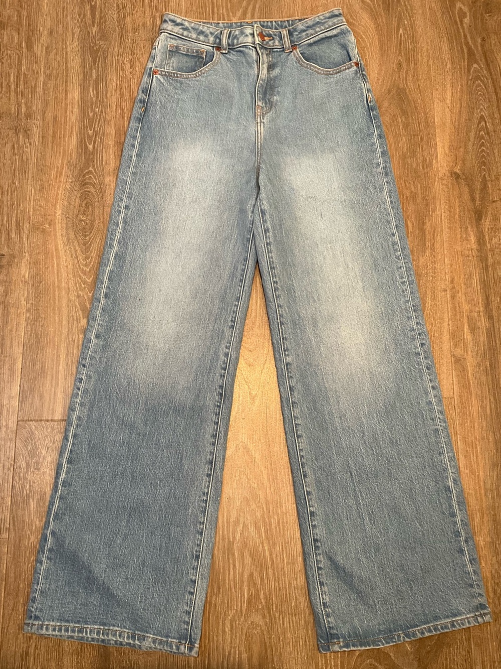 NWT PINK Victoria's Secret Straight wide Leg Jeans Size 4 Light Wash Denim